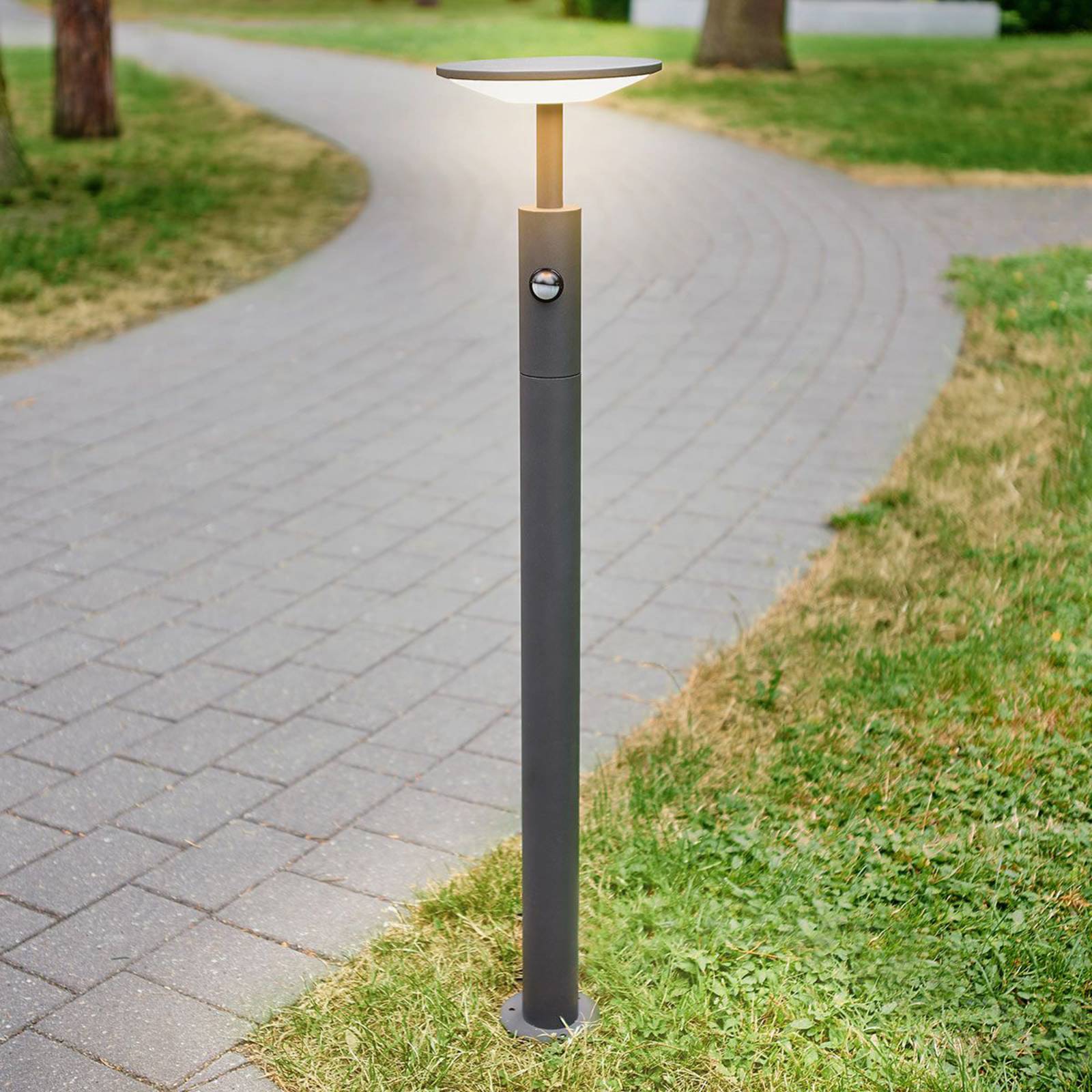 LUCANDE LED-Wegeleuchte Fenia mit Bewegungsmelder, 100 cm
