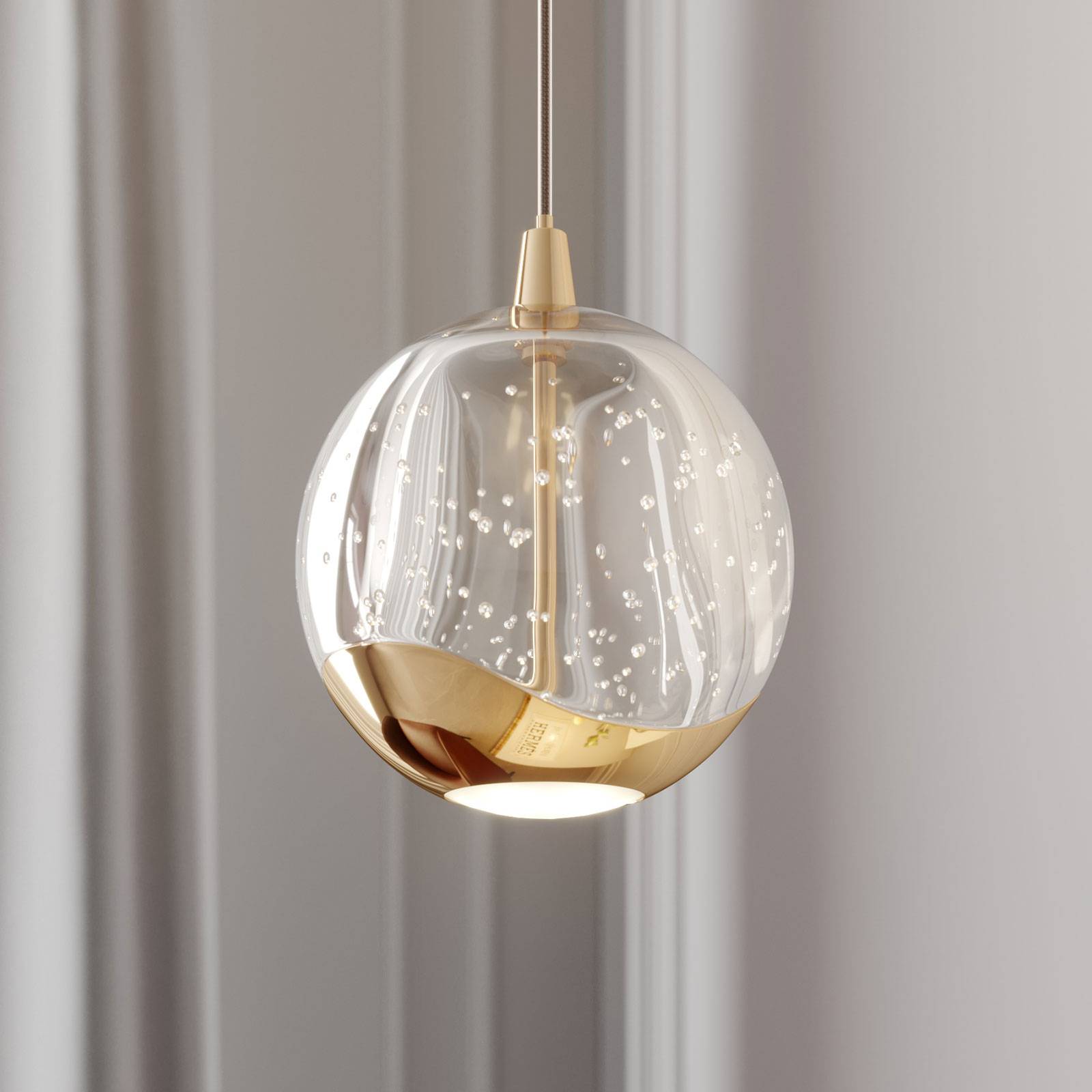 LUCANDE LED-Pendellampe Hayley mit Glaskugel, 1-fl., gold