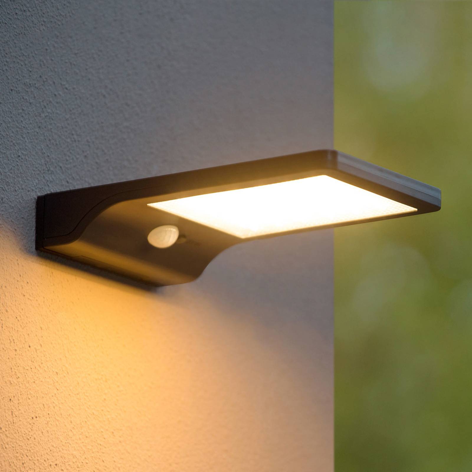 Lucide LED-Solar-Außenwandleuchte Basic mit Sensor
