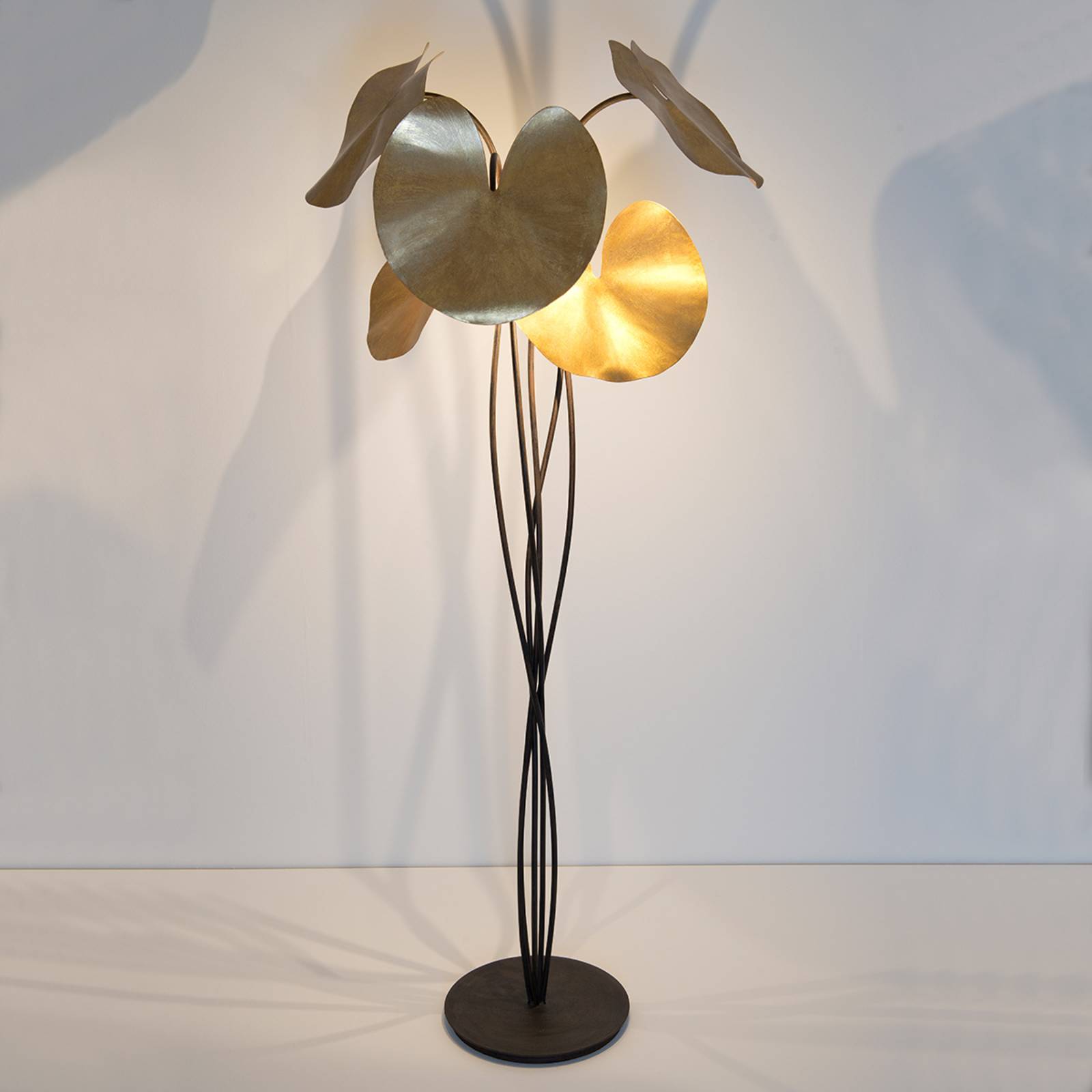 Holländer LED-Stehlampe Controversia, Schirm gold
