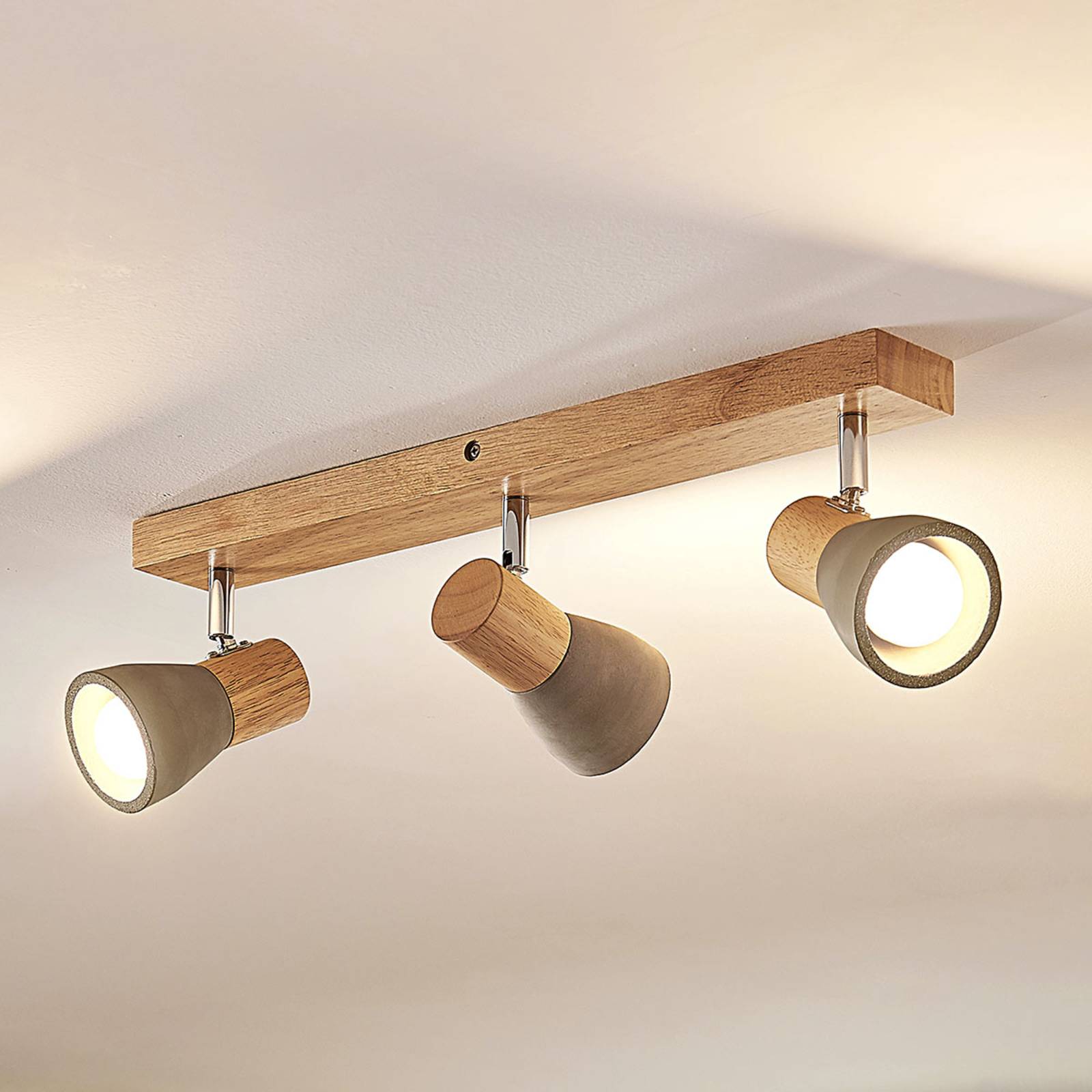 LINDBY LED-Strahler Filiz aus Holz und Beton, 3-fl., lang